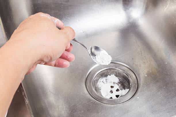 Bicarbonato e aceto per scarico intasato